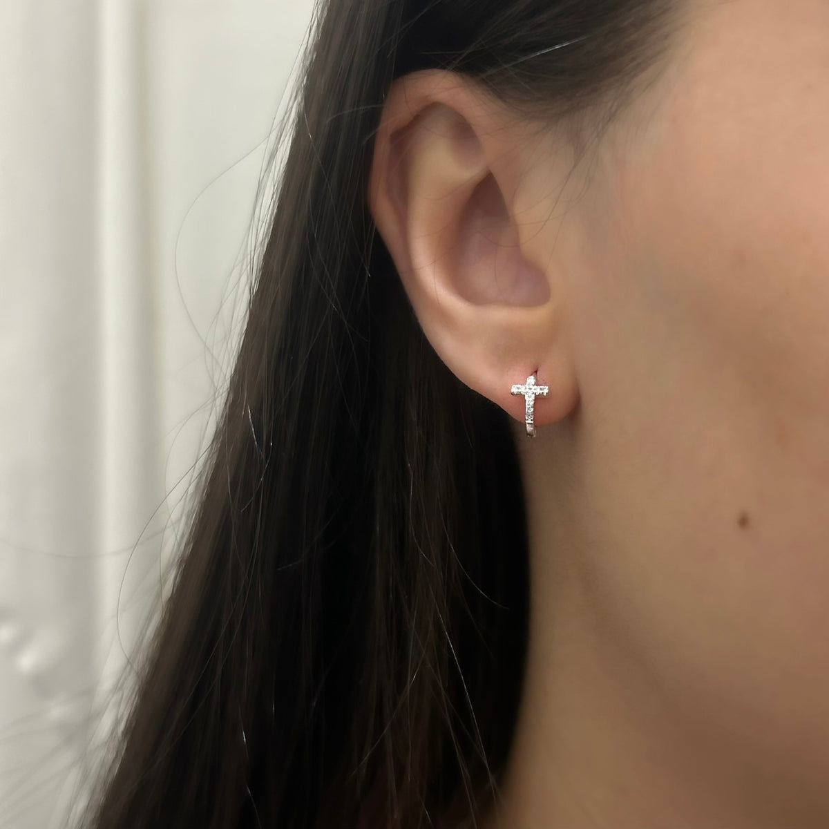 Argola Crucifixo Cravejado