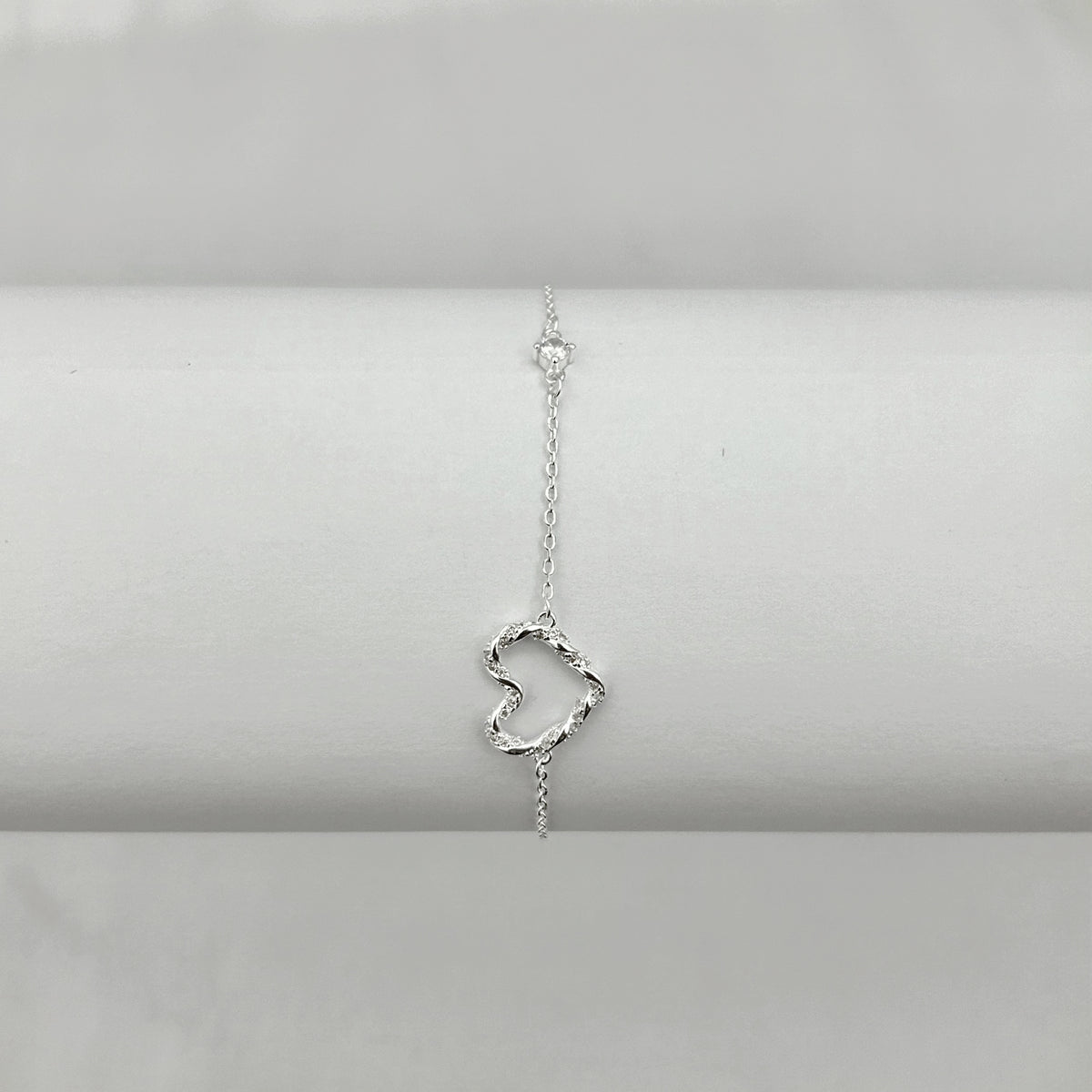 Pulseira Coração Torcido Cravejado/Liso + Ponto de Luz Coração