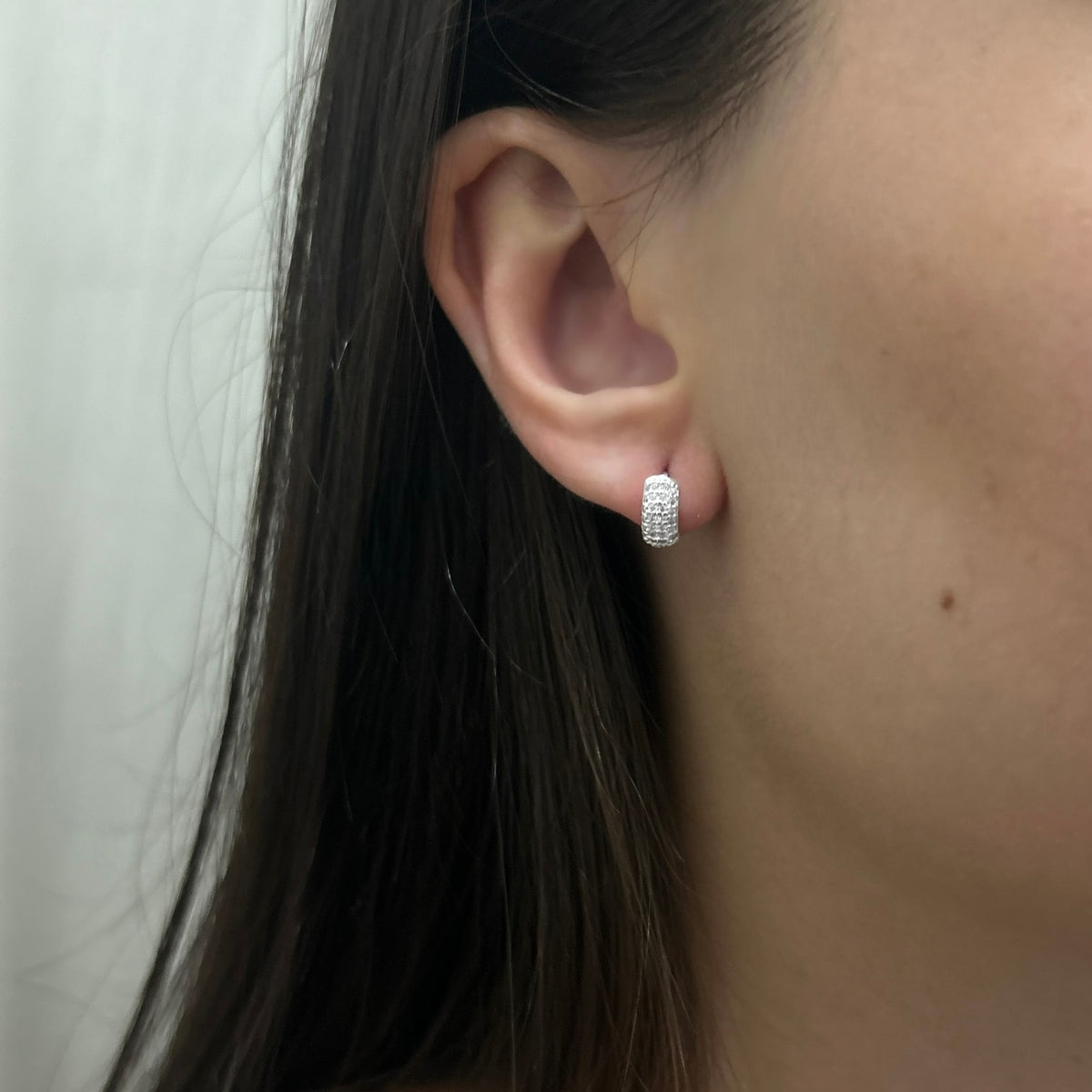 Argola Cravejada 6mm Tam P